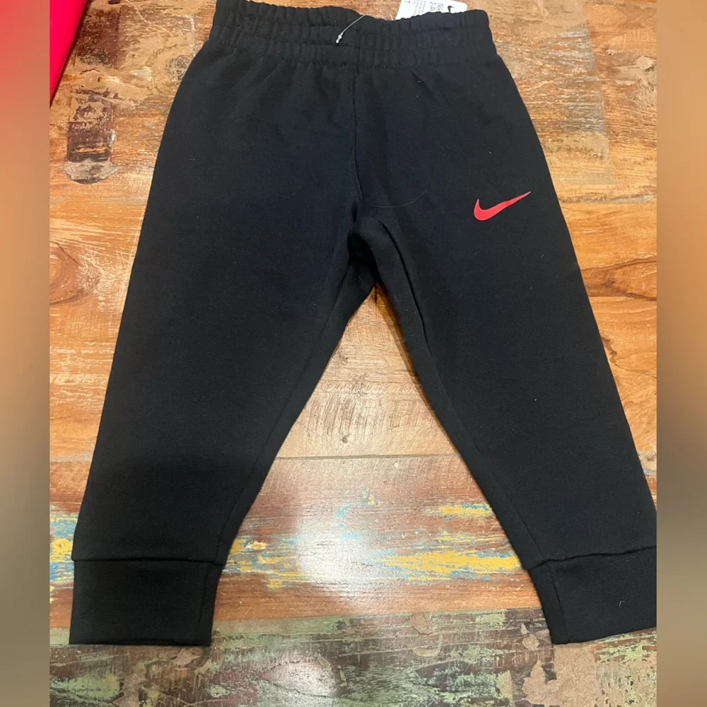 NWT Nike Toddler Boys 2 Piece Set